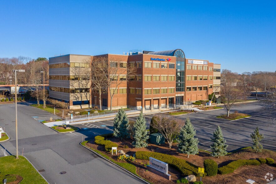 150 Grossman Dr, Braintree, MA for lease - Primary Photo - Image 1 of 5