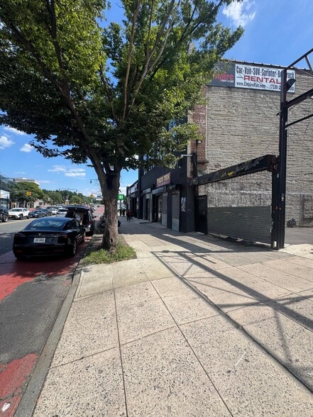 602 E Fordham Rd, Bronx, NY à louer - Photo du bâtiment - Image 2 de 2