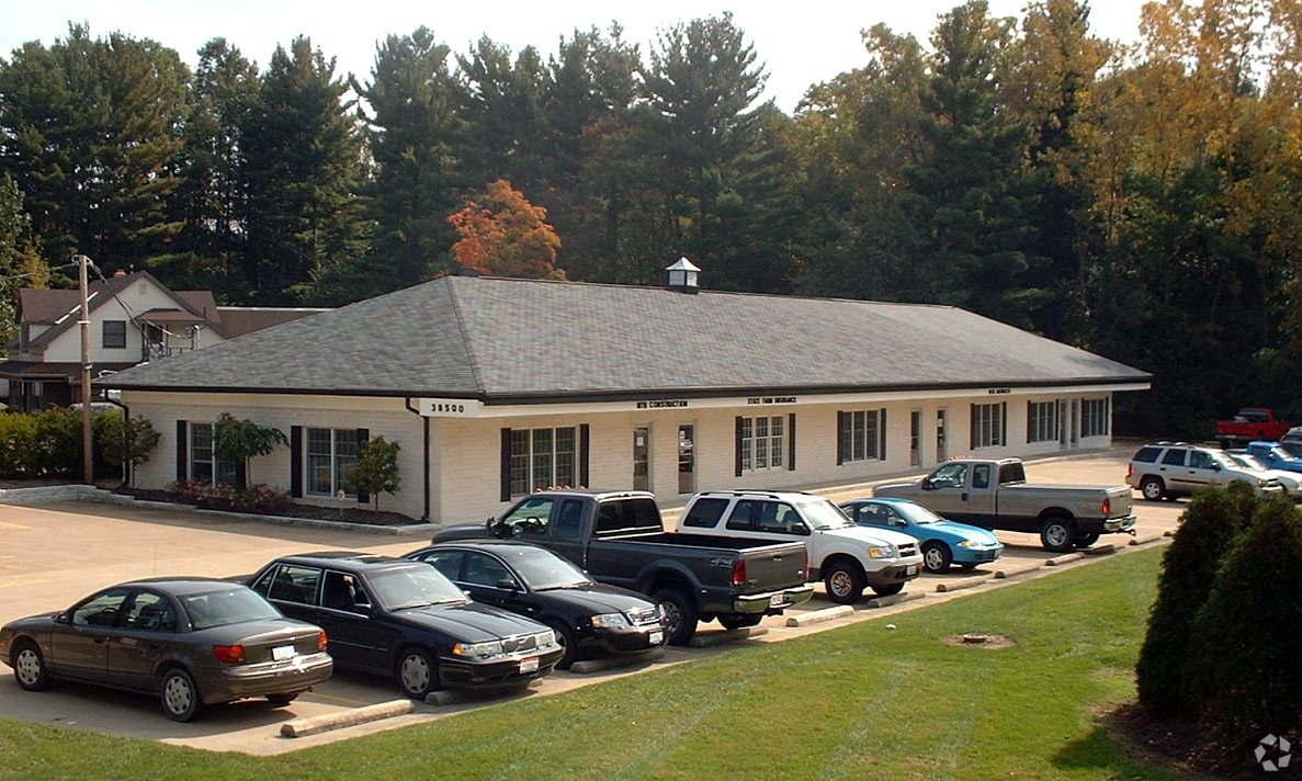 38500 Chardon Rd, Willoughby, OH for lease Primary Photo- Image 1 of 5