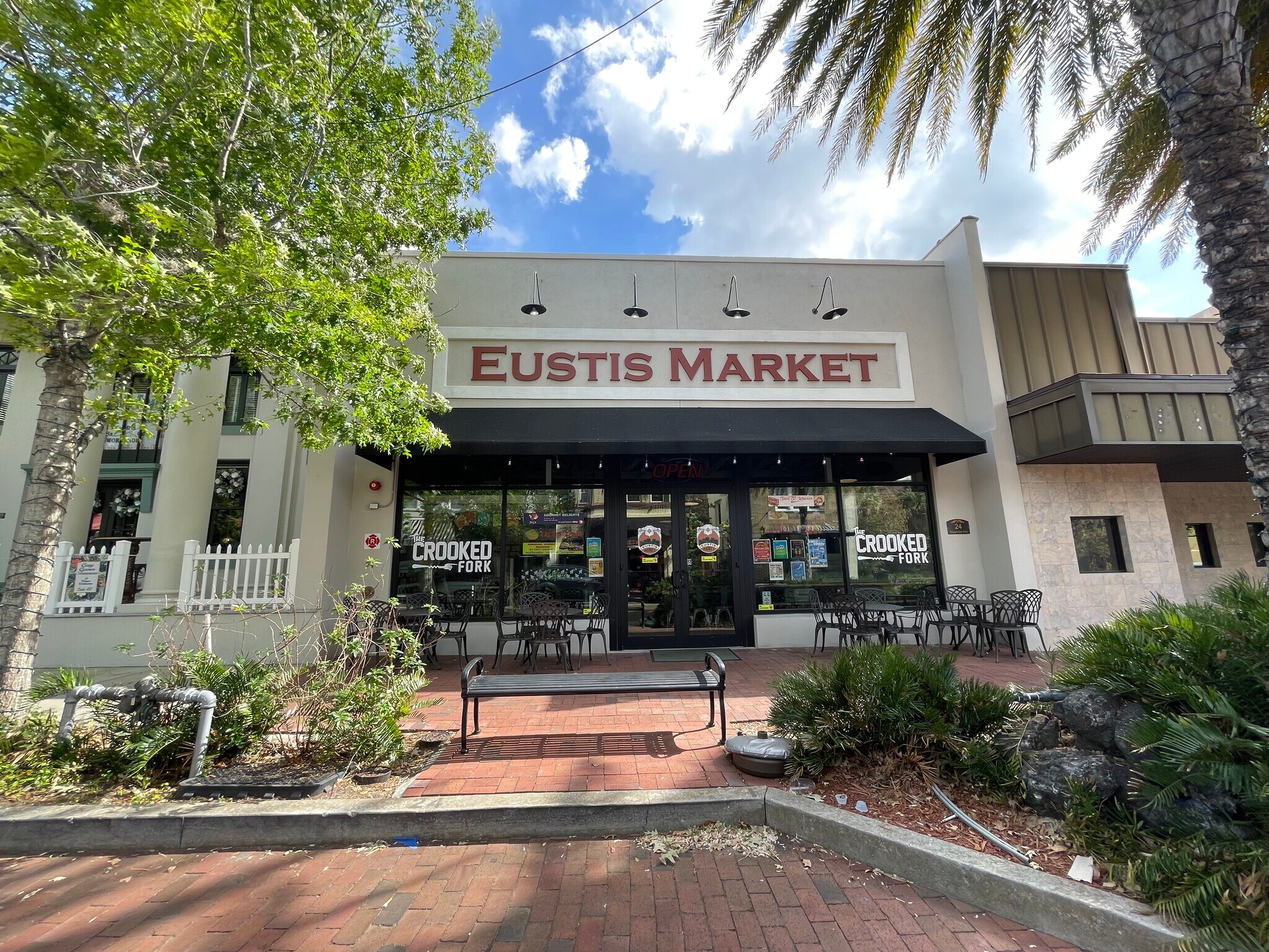 24 E Magnolia Ave, Eustis, FL à louer Photo du bâtiment- Image 1 de 31