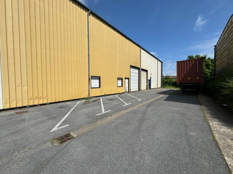 Flex dans Boissy-l'Aillerie à louer - Photo du bâtiment - Image 2 de 2