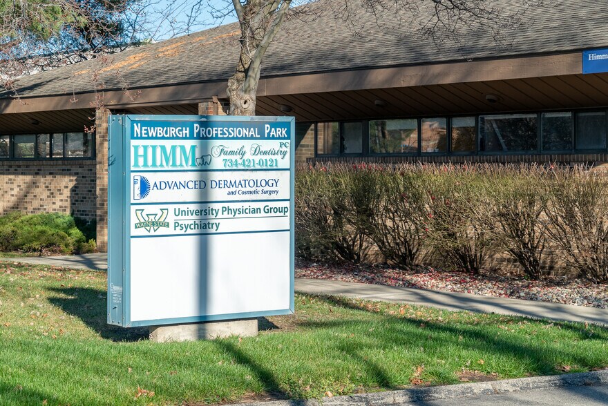 16826-16824 Newburgh Rd, Livonia, MI à vendre - Photo du bâtiment - Image 2 de 8