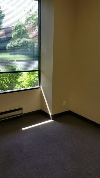 125 Gaither Dr, Mount Laurel, NJ à vendre - Vidéo sur l’inscription commerciale - Image 3 de 18