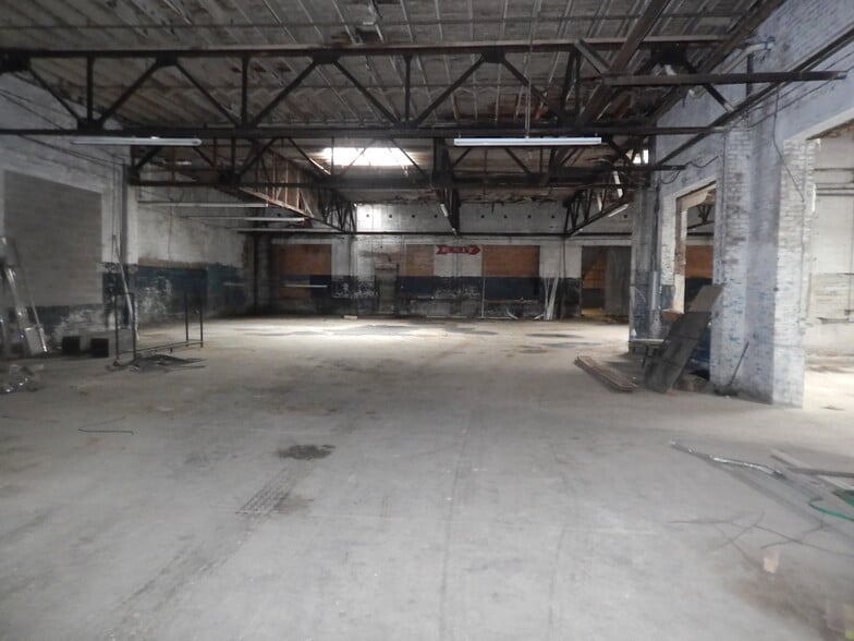 1037 Main St, Baton Rouge, LA for sale - Interior Photo - Image 2 of 12