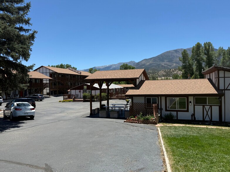 525 W Rainbow Blvd, Salida, CO à vendre - Photo du bâtiment - Image 2 de 39