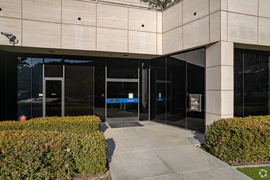 13200 Crossroads Parkway N, City of Industry, CA à louer - Photo du bâtiment - Image 3 de 5