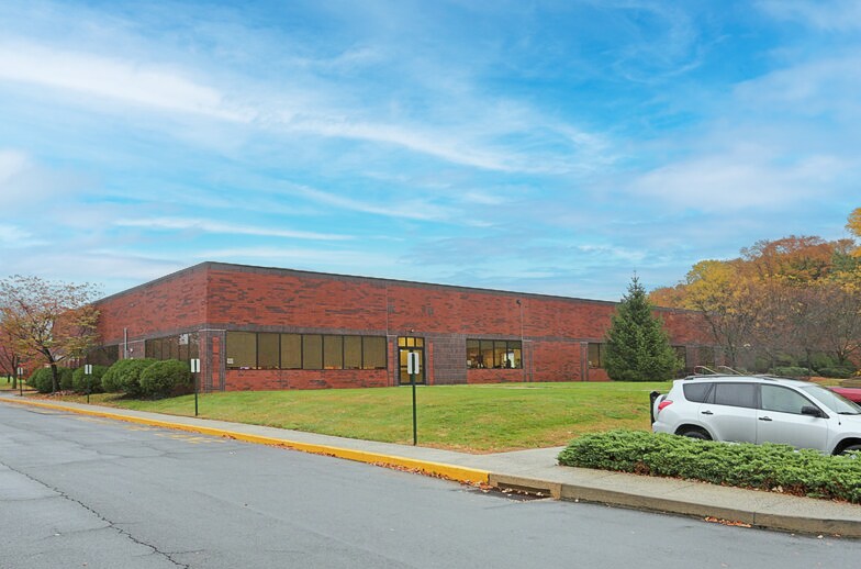 3330 Tillman Dr, Bensalem, PA à vendre - Photo du bâtiment - Image 2 de 3
