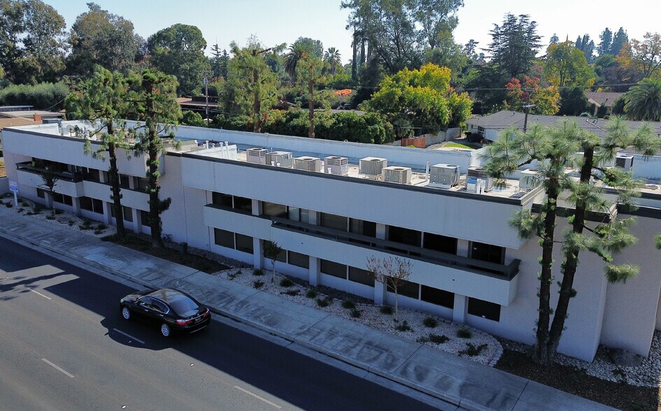 285 W Shaw Ave, Fresno, CA à louer - Photo du bâtiment - Image 1 de 1