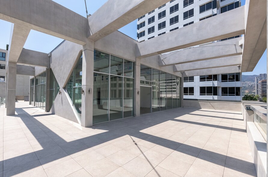 431 N Brand Blvd, Glendale, CA à louer - Photo du bâtiment - Image 3 de 10