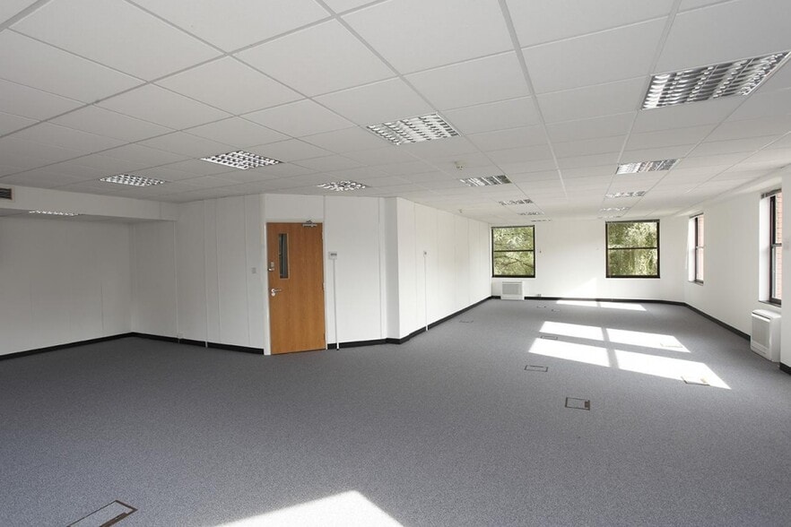2 Station Rd, Swindon for lease - Interior Photo - Image 3 of 10
