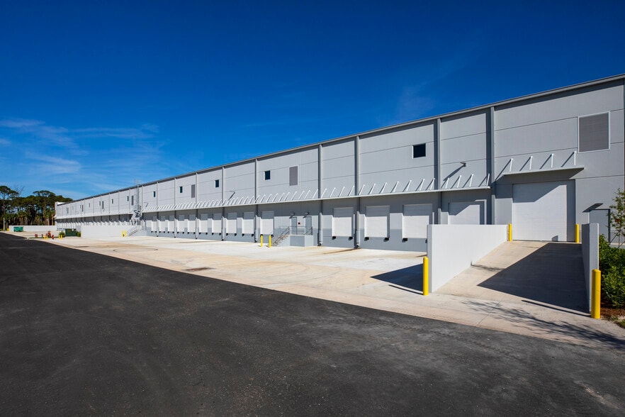 1715 Meathe Dr, West Palm Beach, FL for lease - Building Photo - Image 3 of 8