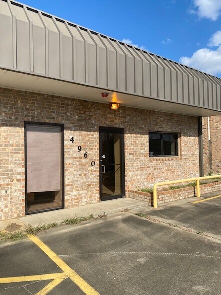 4960 Washington Blvd, Beaumont, TX à louer - Photo du bâtiment - Image 1 de 5