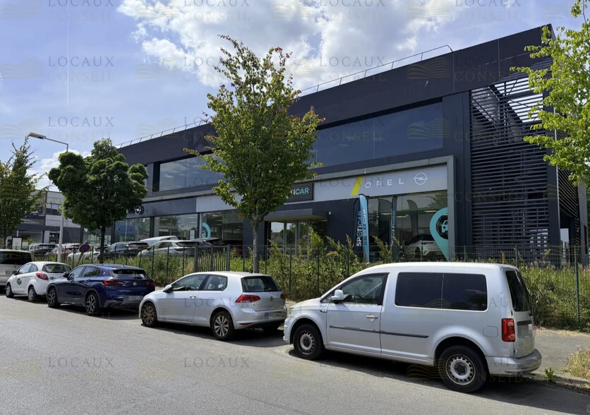 Flex dans Nanterre à louer - Photo du bâtiment - Image 2 de 4