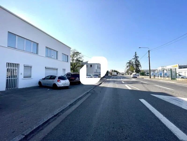 Office in Décines-Charpieu for lease Building Photo- Image 1 of 11