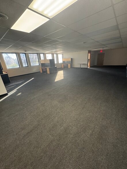 7056 Corporate Way, Dayton, OH for lease - Interior Photo - Image 2 of 22