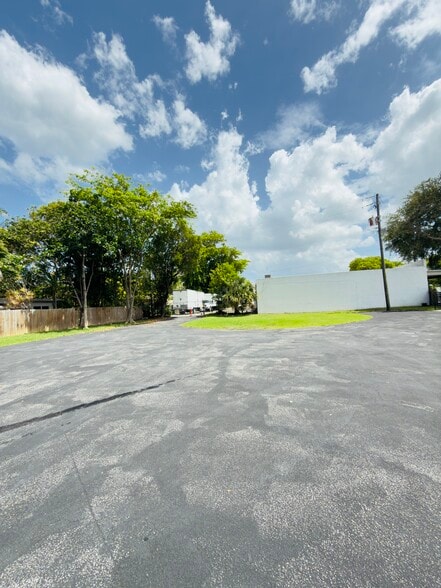 1601 S 21st Ave, Hollywood, FL for lease - Building Photo - Image 2 of 6