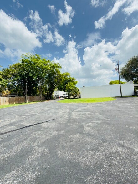 1601 S 21st Ave, Hollywood, FL à louer - Photo du bâtiment - Image 2 de 6