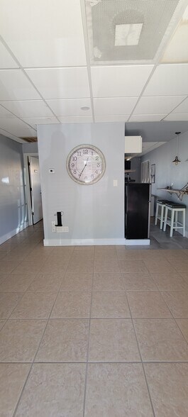 318 N John Young Pky, Kissimmee, FL à louer - Hall d’entrée - Image 2 de 8