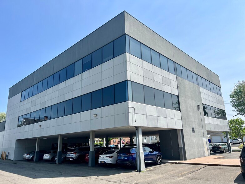 67 Prospect Ave, West Hartford, CT à louer - Photo du bâtiment - Image 3 de 15