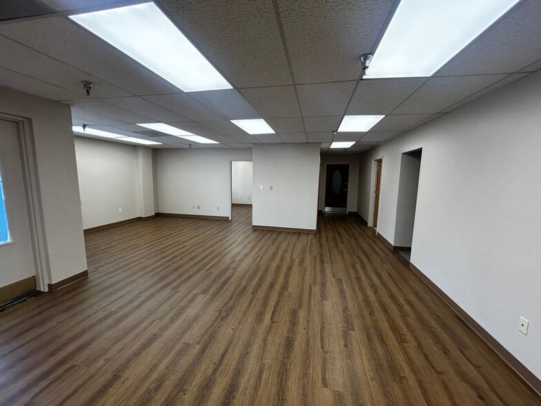 5501-5519 Pioneer Park Blvd, Tampa, FL for lease - Interior Photo - Image 2 of 13