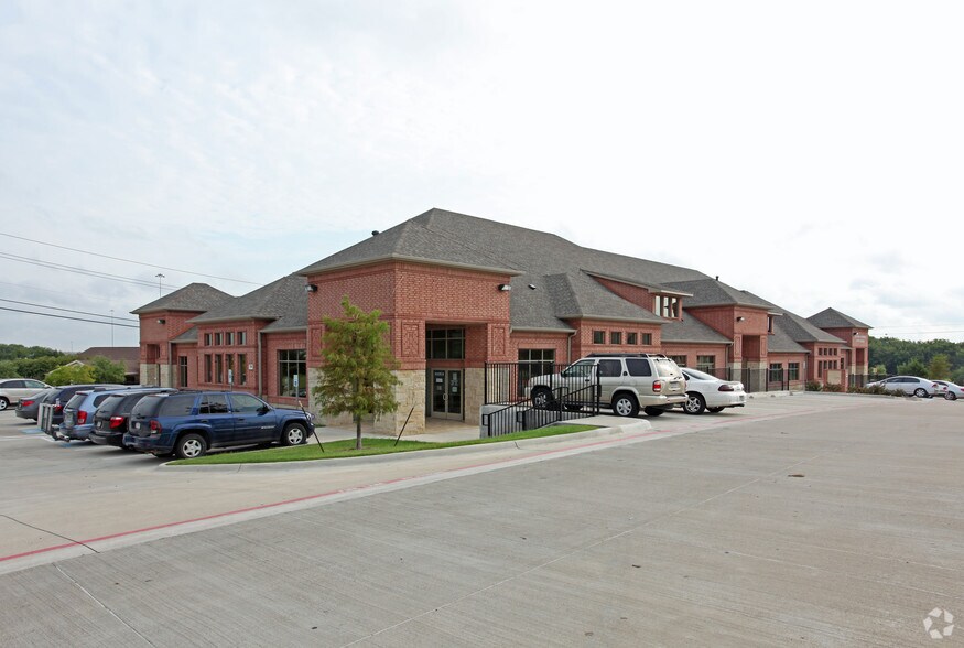 7999 West Virginia Dr, Dallas, TX à louer - Photo du bâtiment - Image 1 de 15