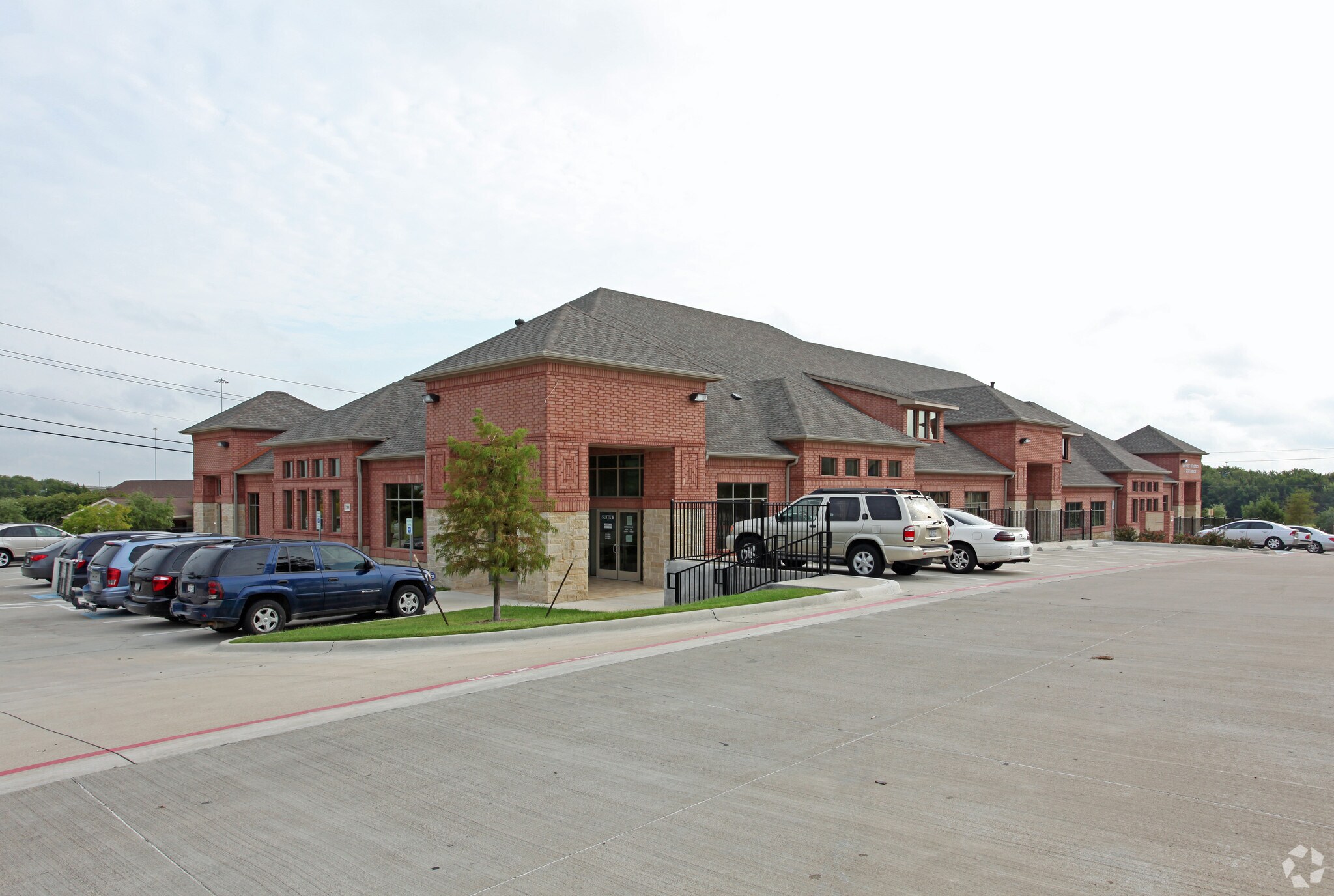 7999 West Virginia Dr, Dallas, TX à louer Photo du bâtiment- Image 1 de 16
