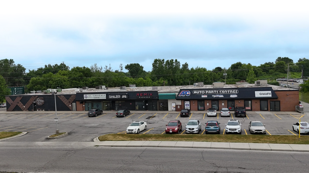 689 Oxford St W, London, ON for lease - Primary Photo - Image 1 of 4