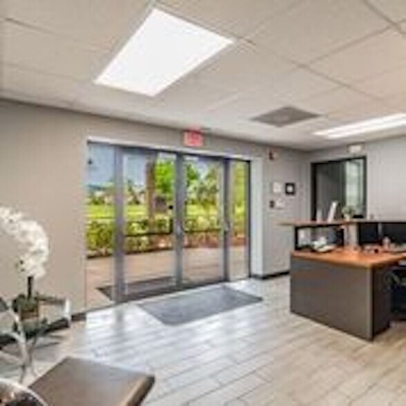5501 W Gray St, Tampa, FL à louer - Hall d’entrée - Image 2 de 20