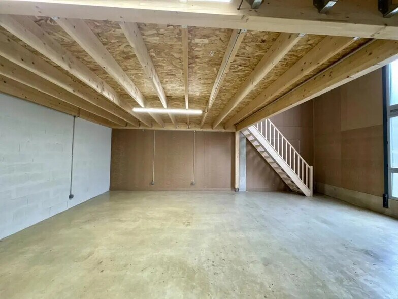 Flex in Bordeaux for lease - Interior Photo - Image 3 of 4