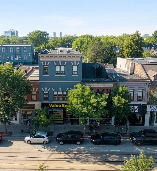 Queen Street East portefeuille de 2 propriétés à vendre sur LoopNet.ca - Photo du bâtiment - Image 1 de 15