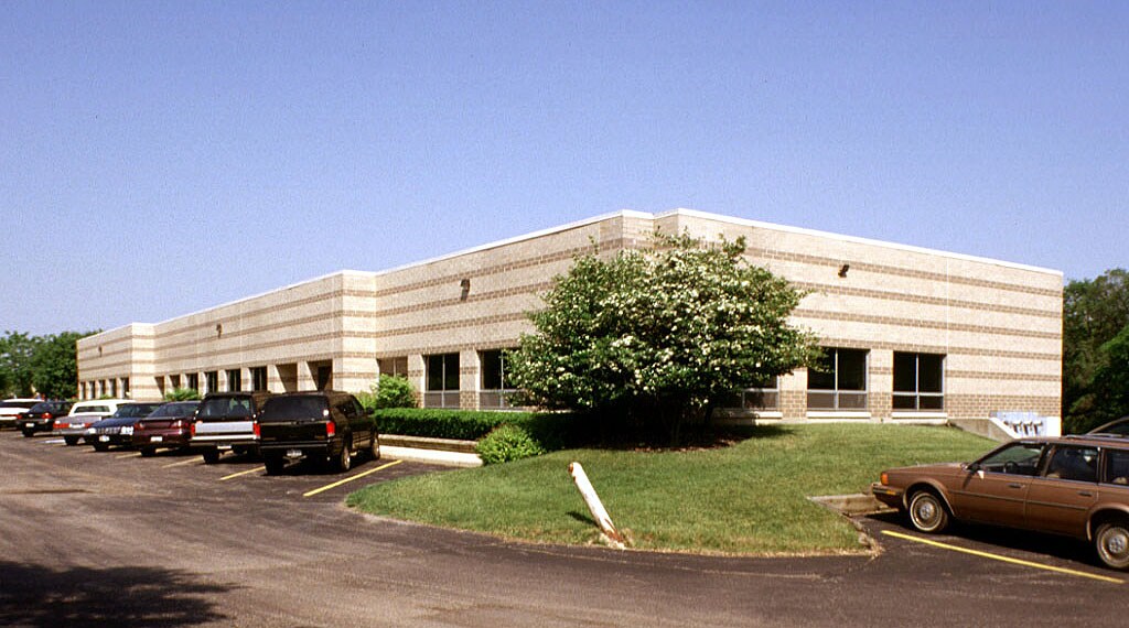 25665 Hillview Ct, Mundelein, IL for lease Primary Photo- Image 1 of 4