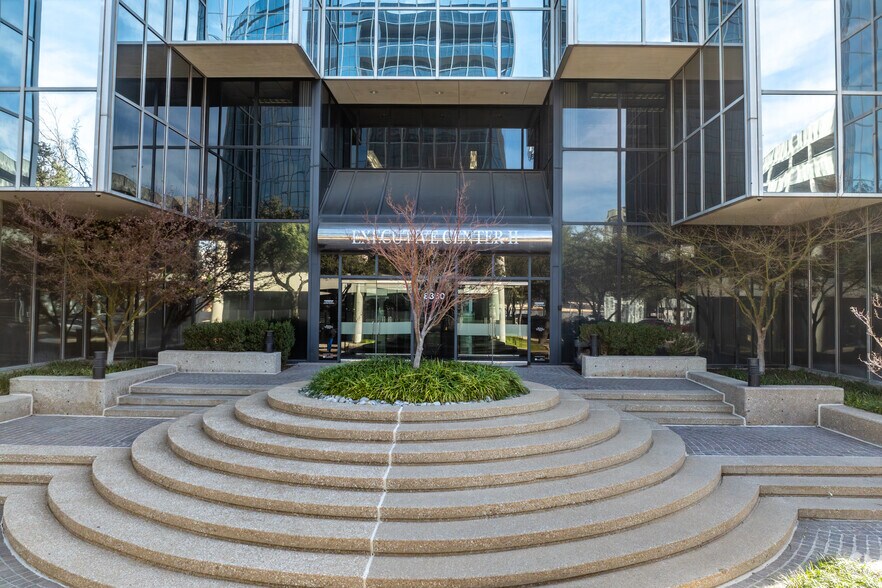 8360 Lyndon B Johnson Fwy, Dallas, TX à louer - Photo du bâtiment - Image 3 de 14