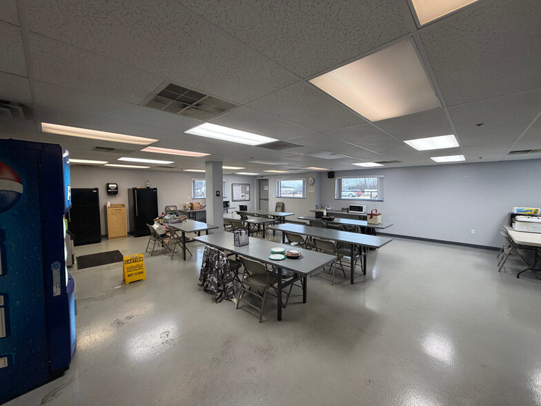 202 Industrial Dr, New Haven, MO for sale - Interior Photo - Image 2 of 4