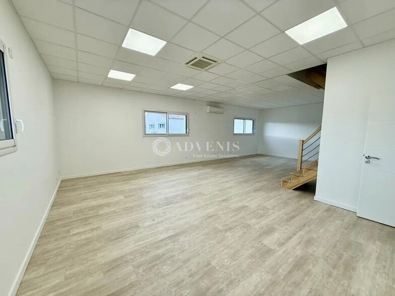 Office in Chaponnay for sale - Interior Photo - Image 1 of 12
