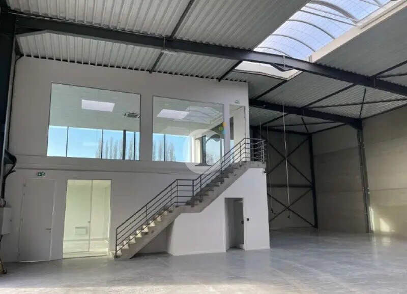 Office in Sainghin-en-Mélantois for lease - Building Photo - Image 3 of 4