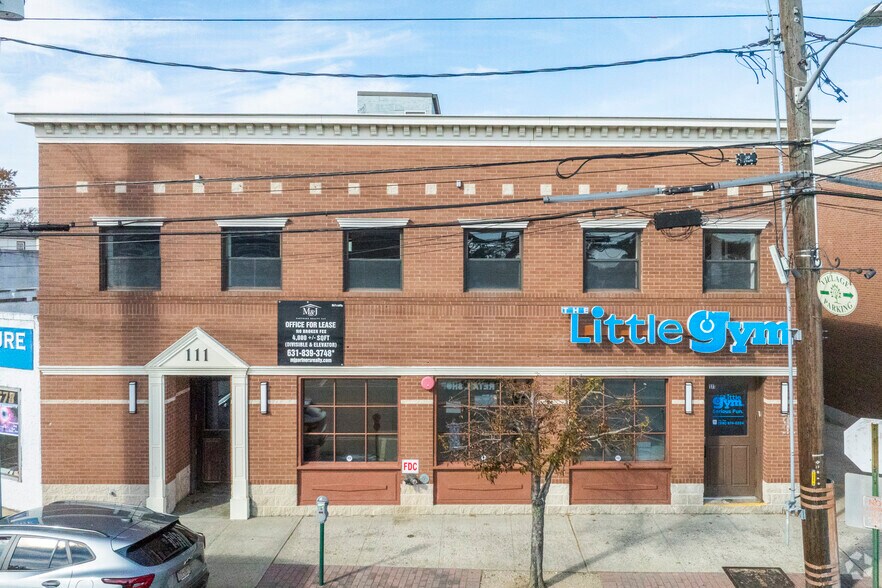 111 Broadway, Lynbrook, NY à louer - Photo du bâtiment - Image 3 de 4