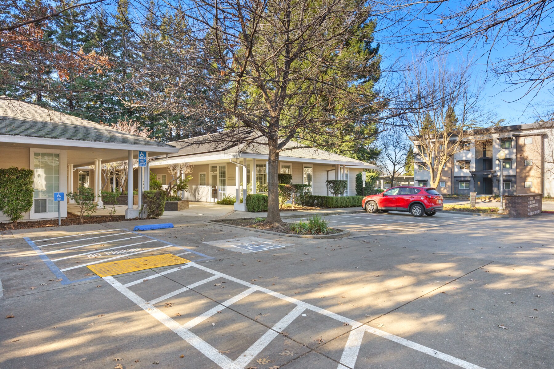 647 W East Ave, Chico, CA à louer Photo principale- Image 1 de 9