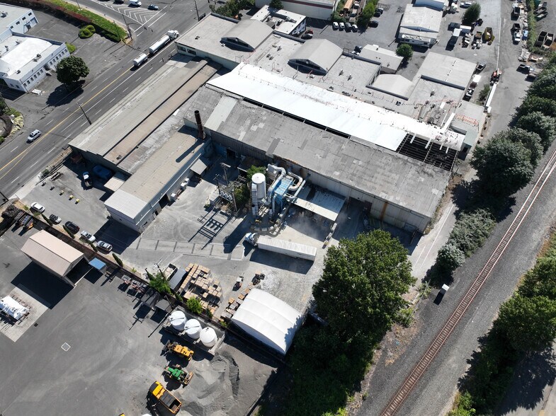 866-900 N Columbia Blvd, Portland, OR for sale - Building Photo - Image 1 of 7