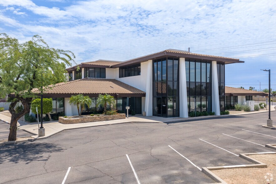 2610 E University Dr, Mesa, AZ à louer - Photo du bâtiment - Image 2 de 5