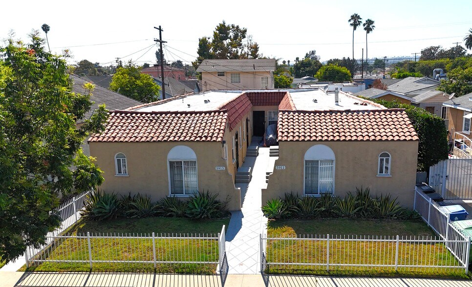 5911 S Wilton Pl, Los Angeles, CA à vendre - Photo du bâtiment - Image 3 de 8