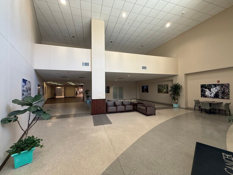 6420 W Newberry Rd, Gainesville, FL à louer - Photo du bâtiment - Image 2 de 8