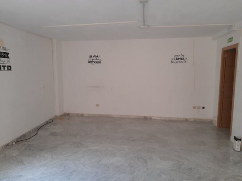 Office in Cáceres, Cáceres for lease - Building Photo - Image 3 of 5