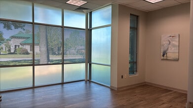 411 Lantern Bend Dr, Houston, TX for lease Interior Photo- Image 1 of 8