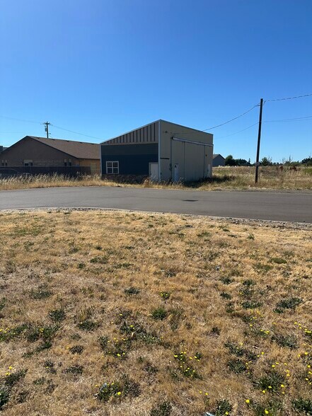 410 Main St, Aumsville, OR à vendre - Photo du bâtiment - Image 3 de 9