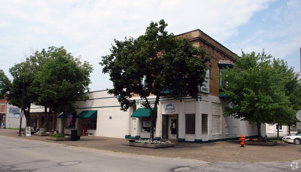 425 18th St, Moline, IL à vendre - Photo du bâtiment - Image 1 de 7