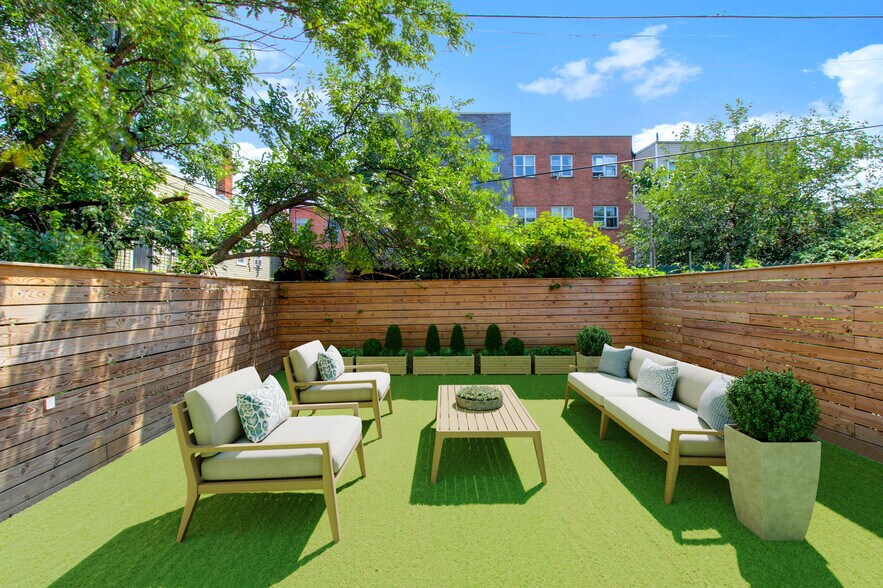 710 Hart St, Brooklyn, NY à vendre - Photo du bâtiment - Image 2 de 6