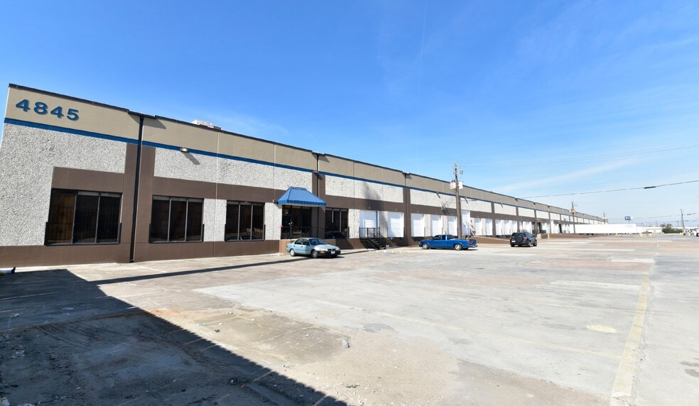 4845 Homestead Rd, Houston, TX à louer - Photo du bâtiment - Image 1 de 4