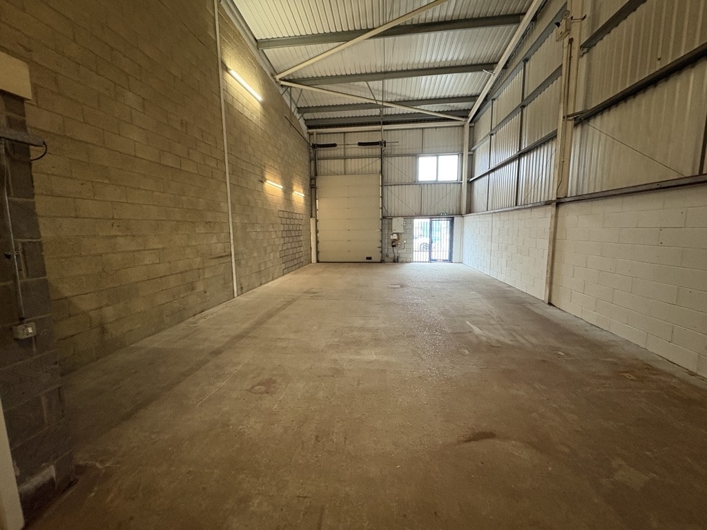 Hazel Rd, Southampton for lease Interior Photo- Image 1 of 2