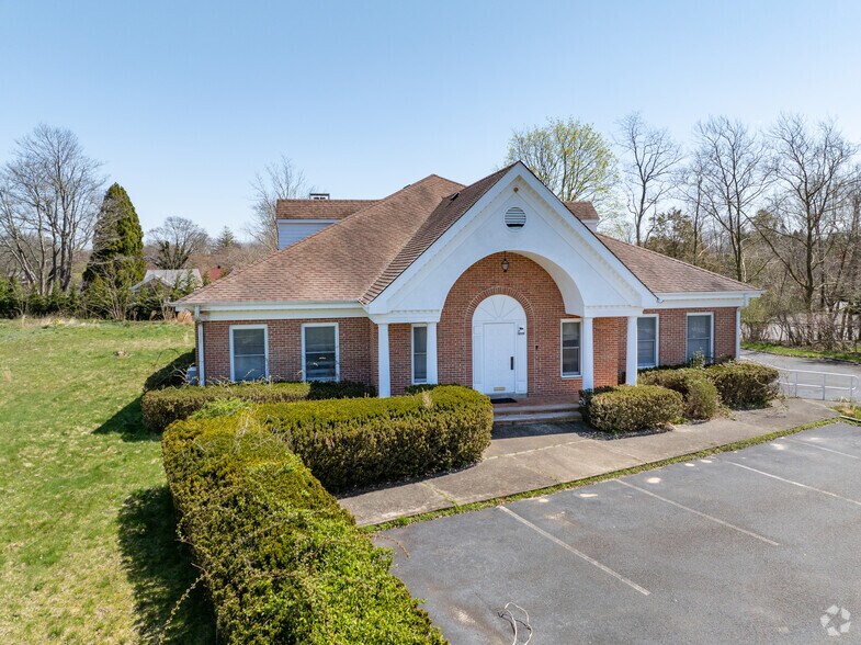 99 Sanford Pl, Southampton, NY à vendre - Photo du bâtiment - Image 1 de 6