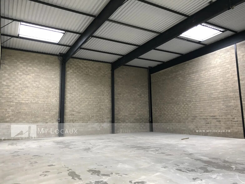 Flex in Gennevilliers for lease - Interior Photo - Image 3 of 3